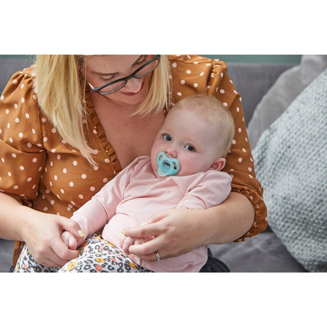 TommeeTippee-6-18m-UltraLightSoother-5334534-a